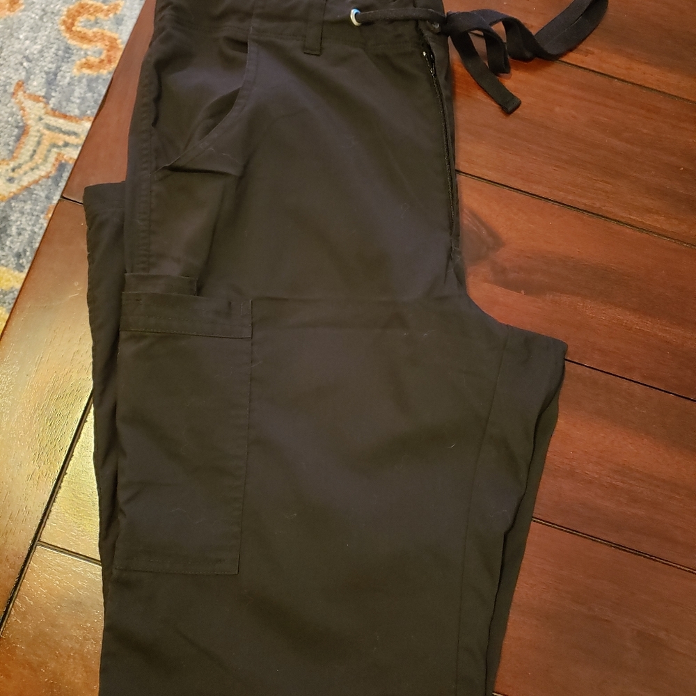Like new men's black Healing Hands scrub bottoms, M